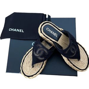 CHANEL Black Raffia Thong Sandals (AUTHENTIC and rare)